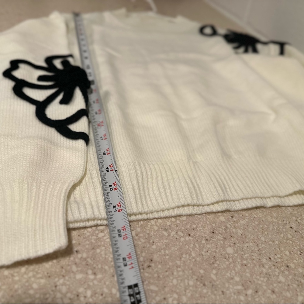 Flower Embroidery Mock Neck Long Sleeve Sweater White & Black Large Acrylic NEW - Picture 13 of 15